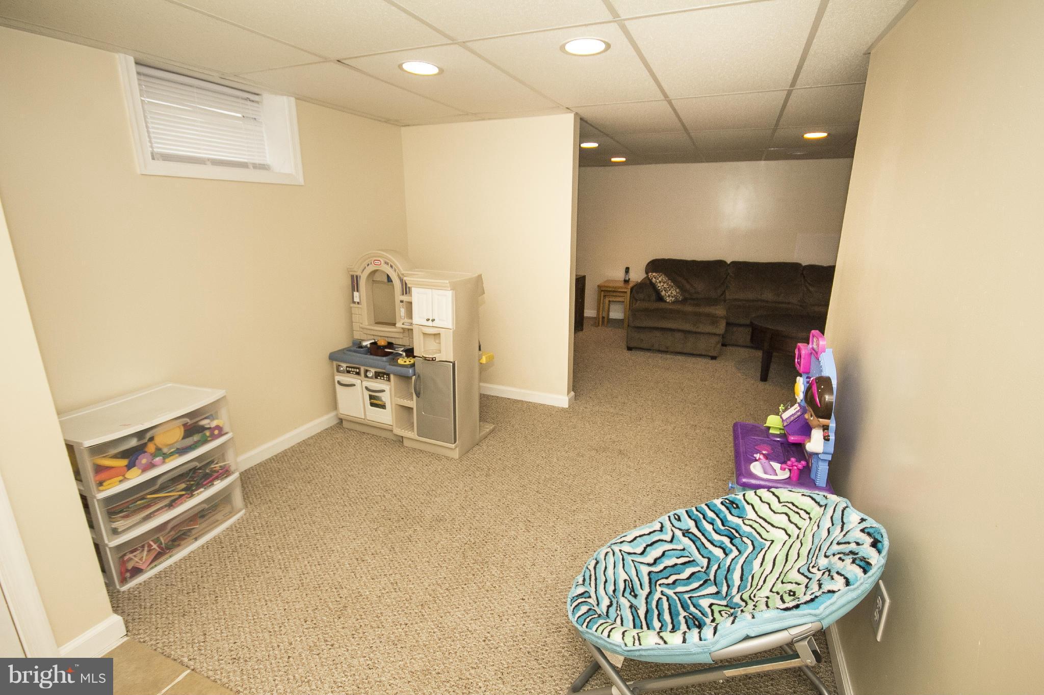 305 Townsend Road Baltimore, MD 21221 - Photo 17 of 25 Room for a Kids Play Area