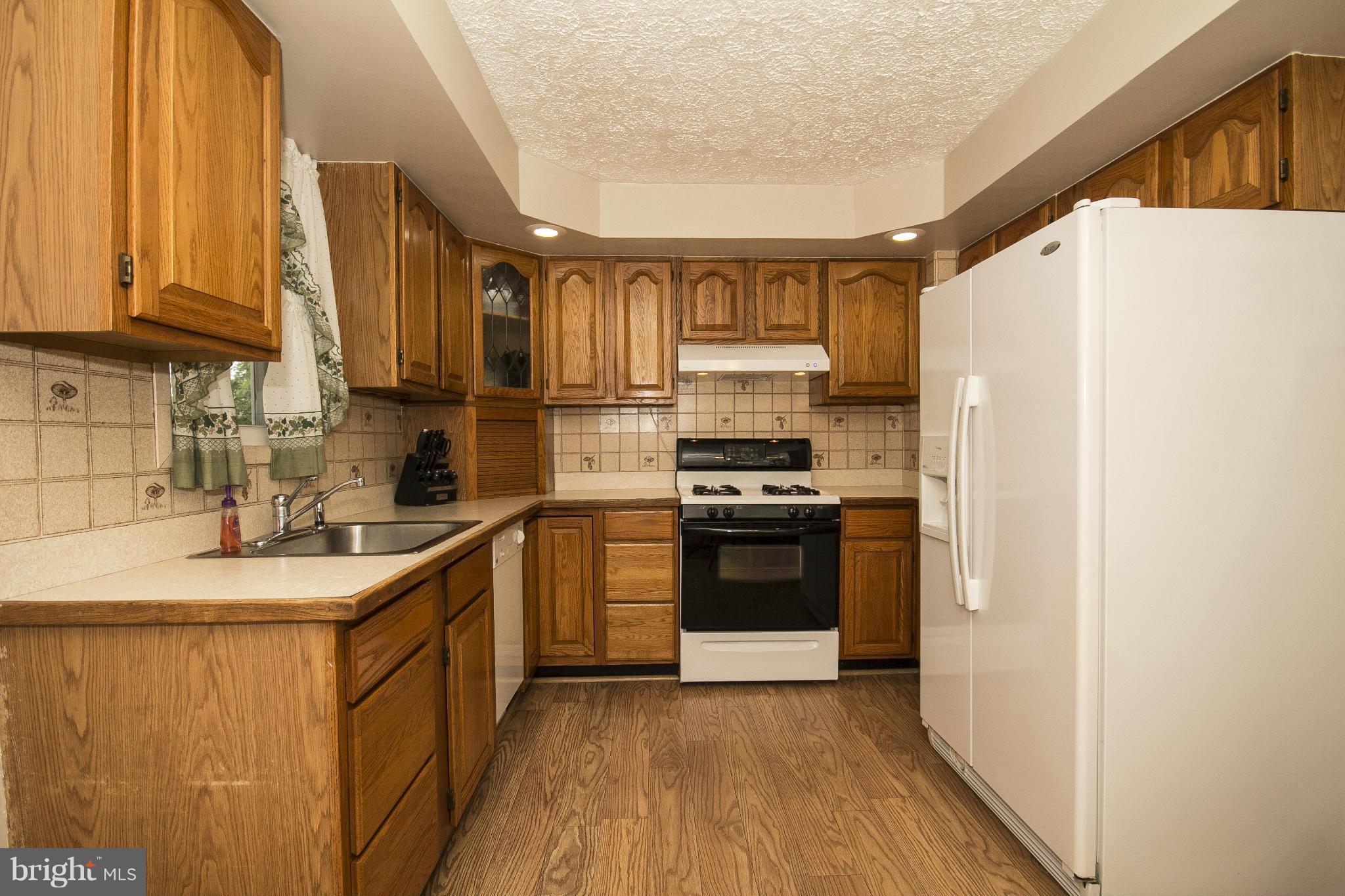 305 Townsend Road Baltimore, MD 21221 - Photo 4 of 25 Eat-In Kitchen