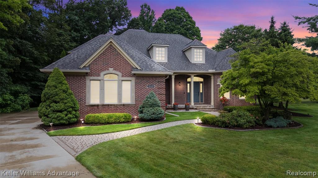 30489 Munger Livonia, MI 48154 - Photo 2 of 59 Gallery Image 2