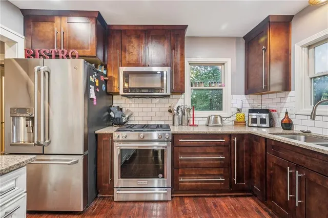 $540,000 | 4910 State Line Road, Westwood Hills, KS 66205