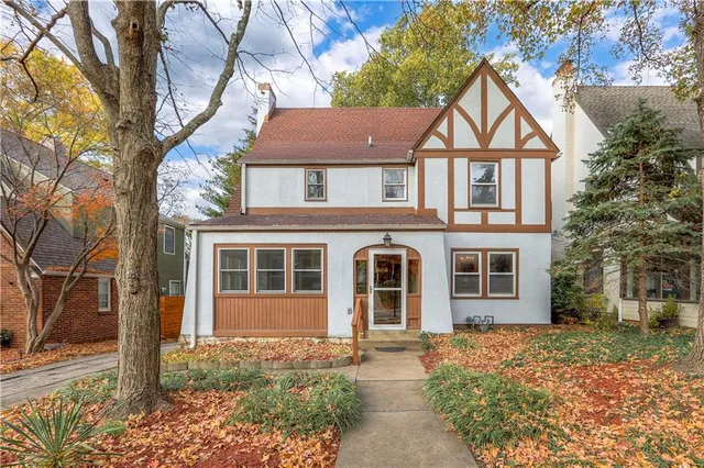 $509,000 | 4910 State Line Road, Westwood Hills, KS 66205