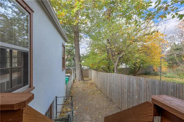 $509,000 | 4910 State Line Road, Westwood Hills, KS 66205