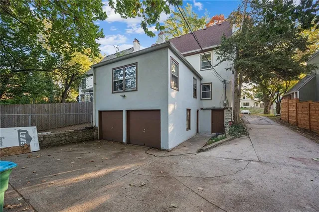 $540,000 | 4910 State Line Road, Westwood Hills, KS 66205