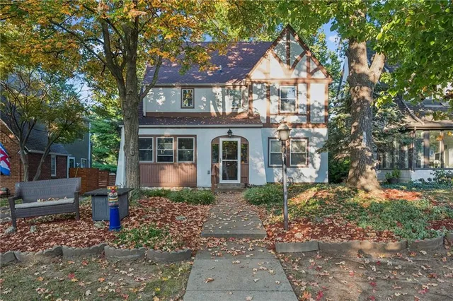 $540,000 | 4910 State Line Road, Westwood Hills, KS 66205