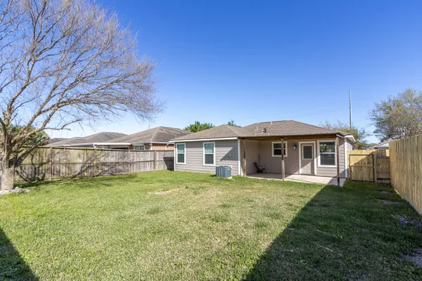 $1,950 | 9107 Stingray Court, Texas City, TX 77591