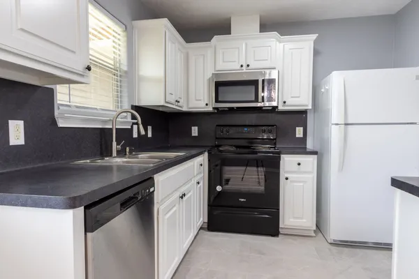 $1,950 | 9107 Stingray Court, Texas City, TX 77591