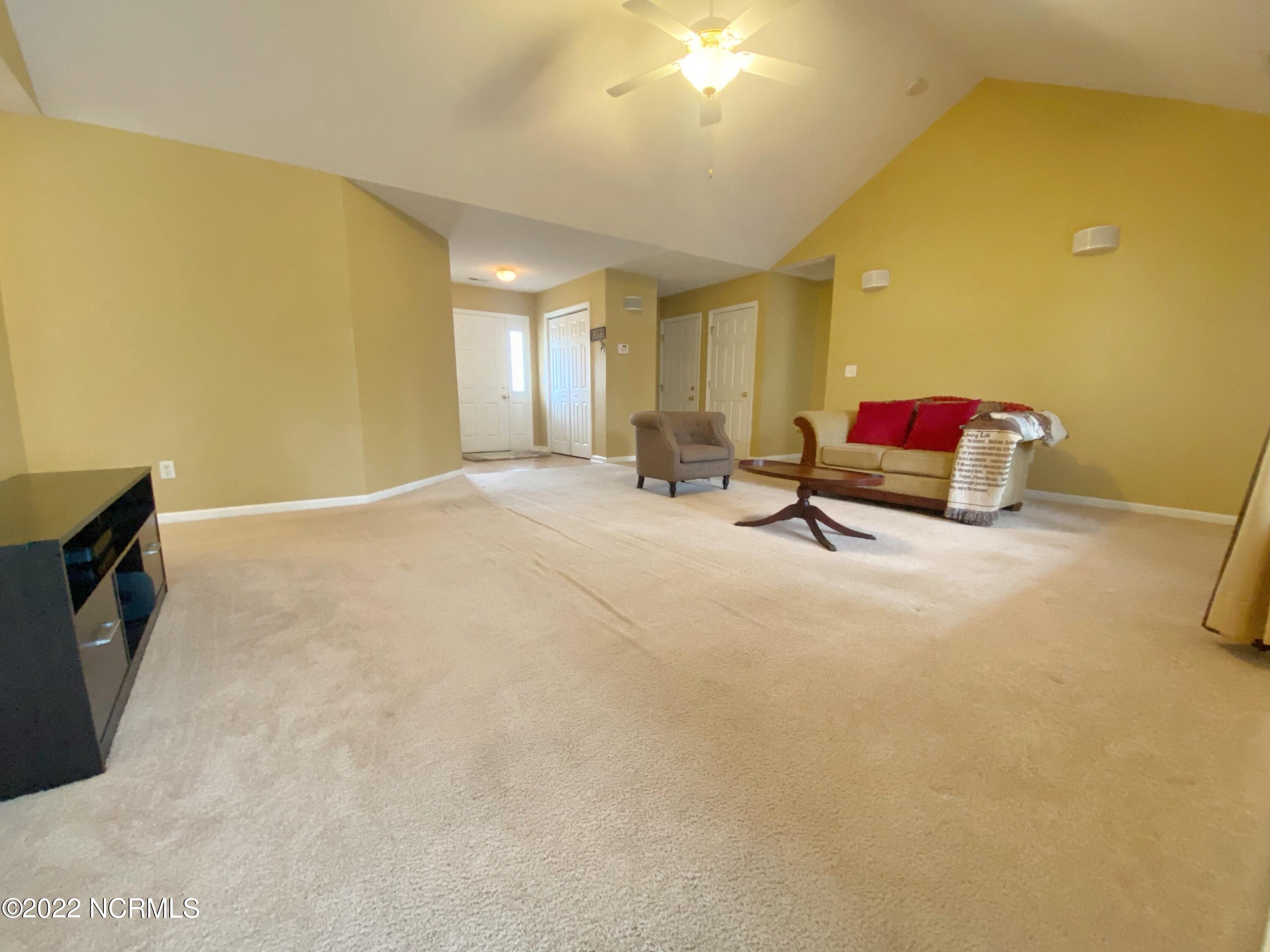 442 Ridge Road Jacksonville, NC 28540 - Photo 12 of 59 Livrm(5)