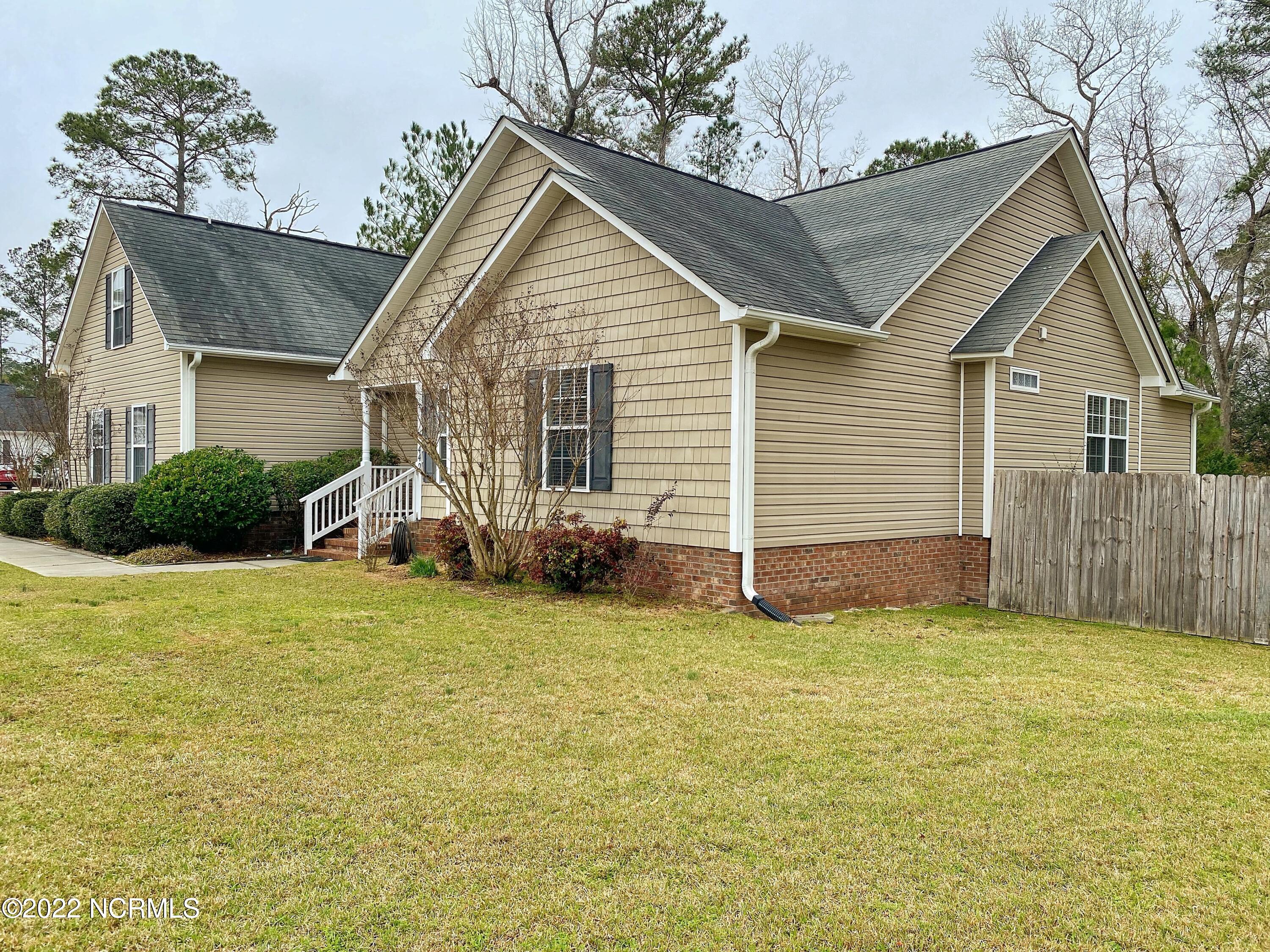 442 Ridge Road Jacksonville, NC 28540 - Photo 2 of 59 Frontyard(2)