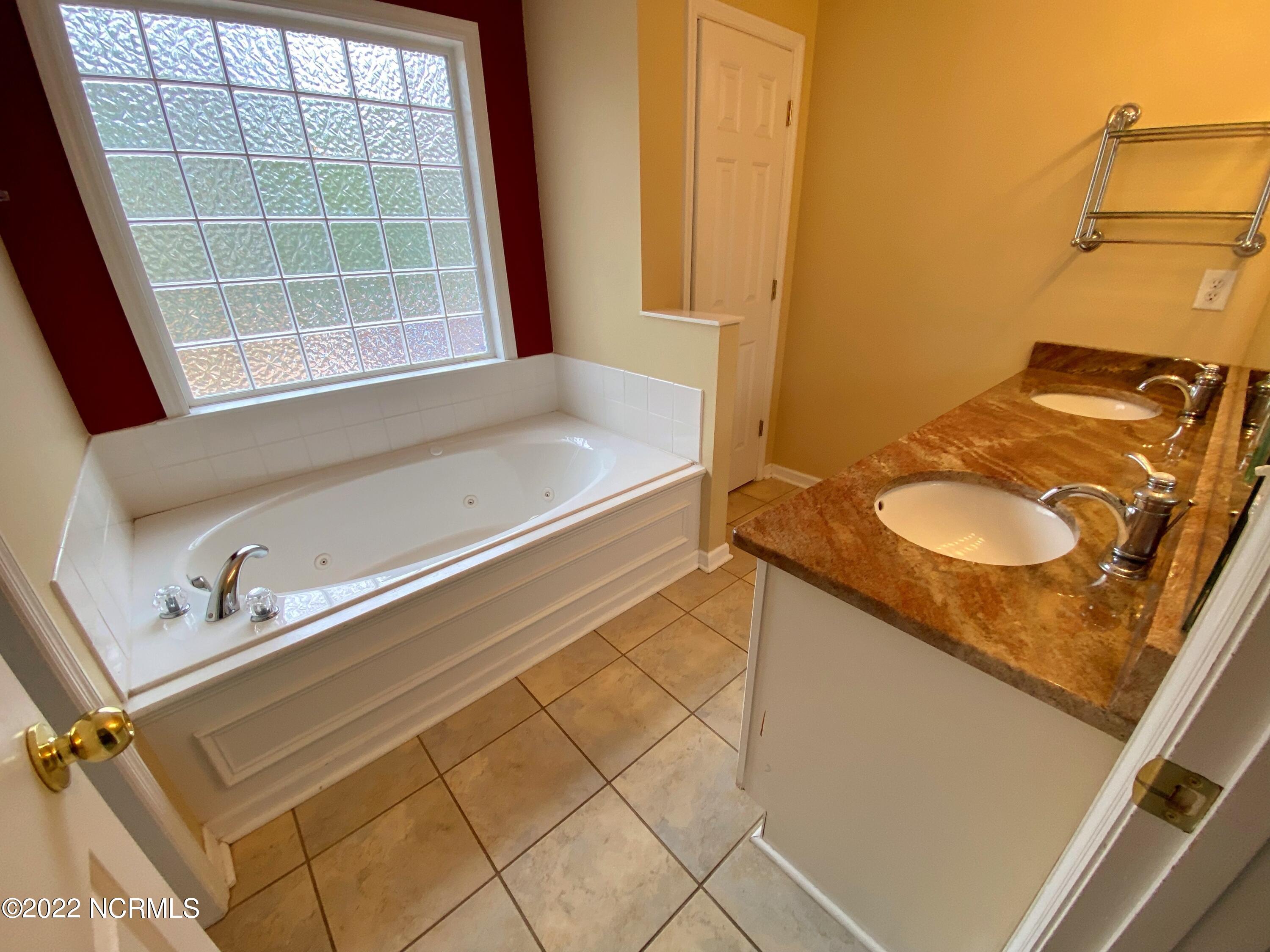 442 Ridge Road Jacksonville, NC 28540 - Photo 29 of 59 Mstrbath(1)