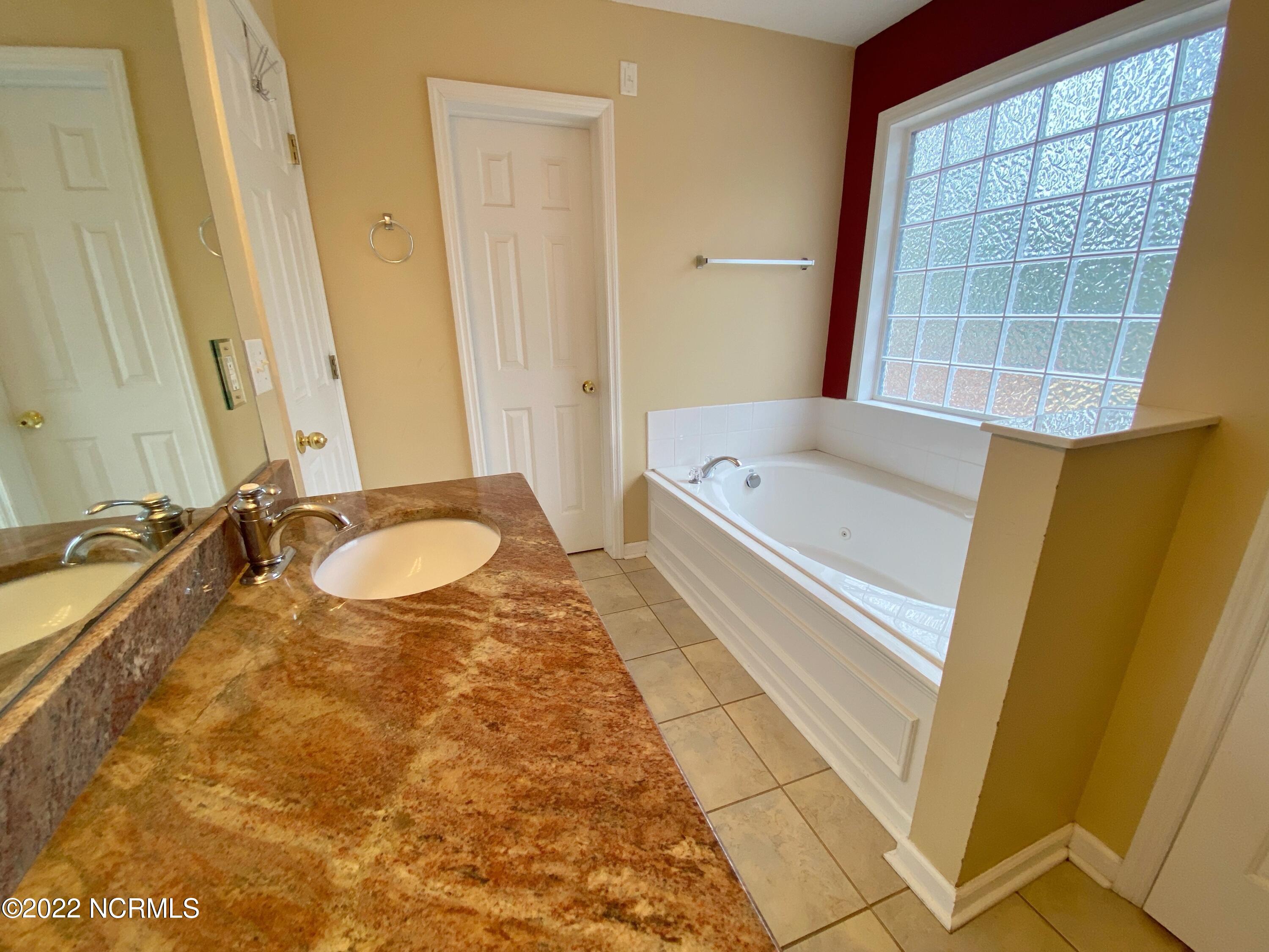 442 Ridge Road Jacksonville, NC 28540 - Photo 30 of 59 Mstrbath(2)