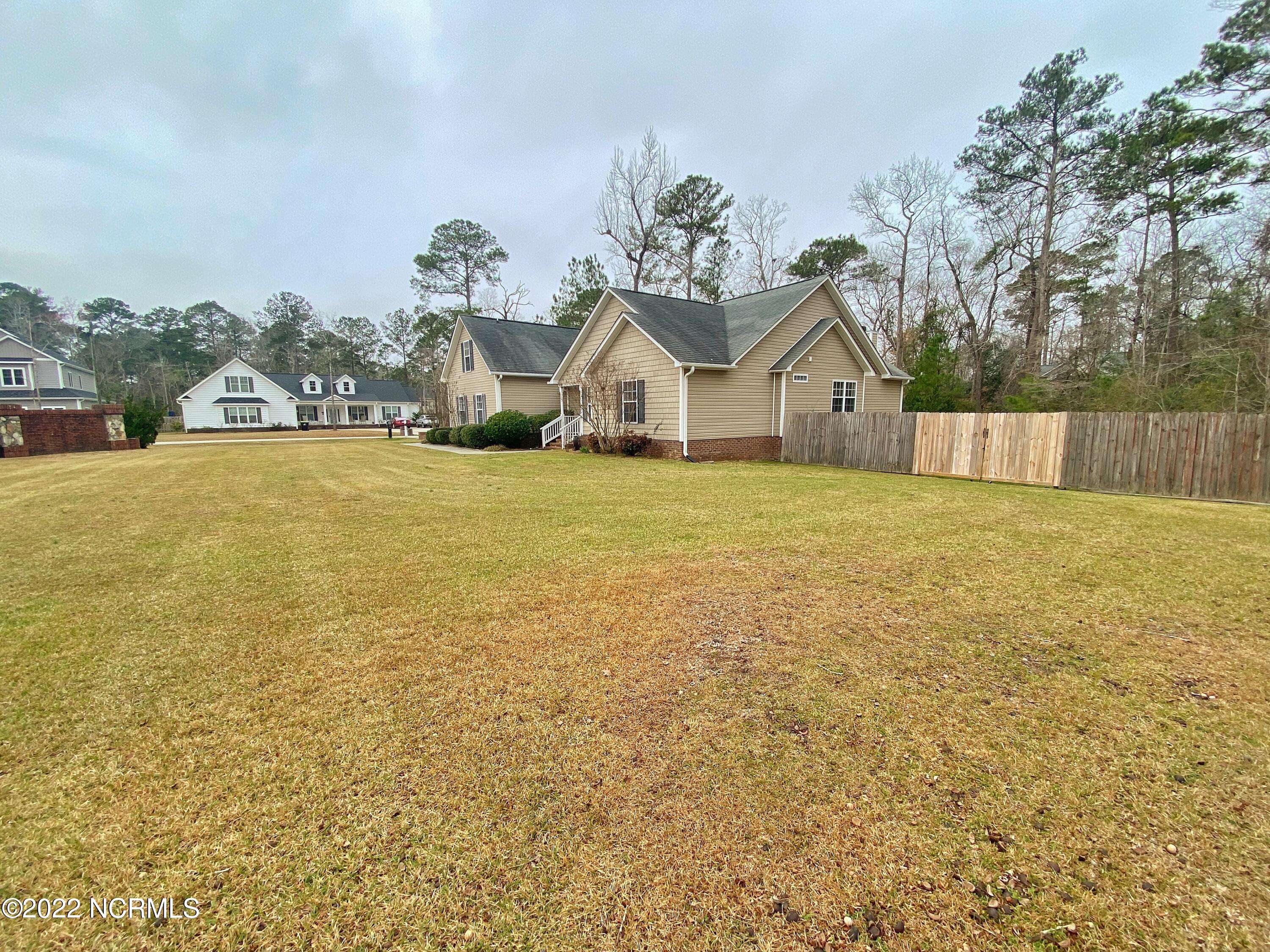 442 Ridge Road Jacksonville, NC 28540 - Photo 4 of 59 Frontyard(1)