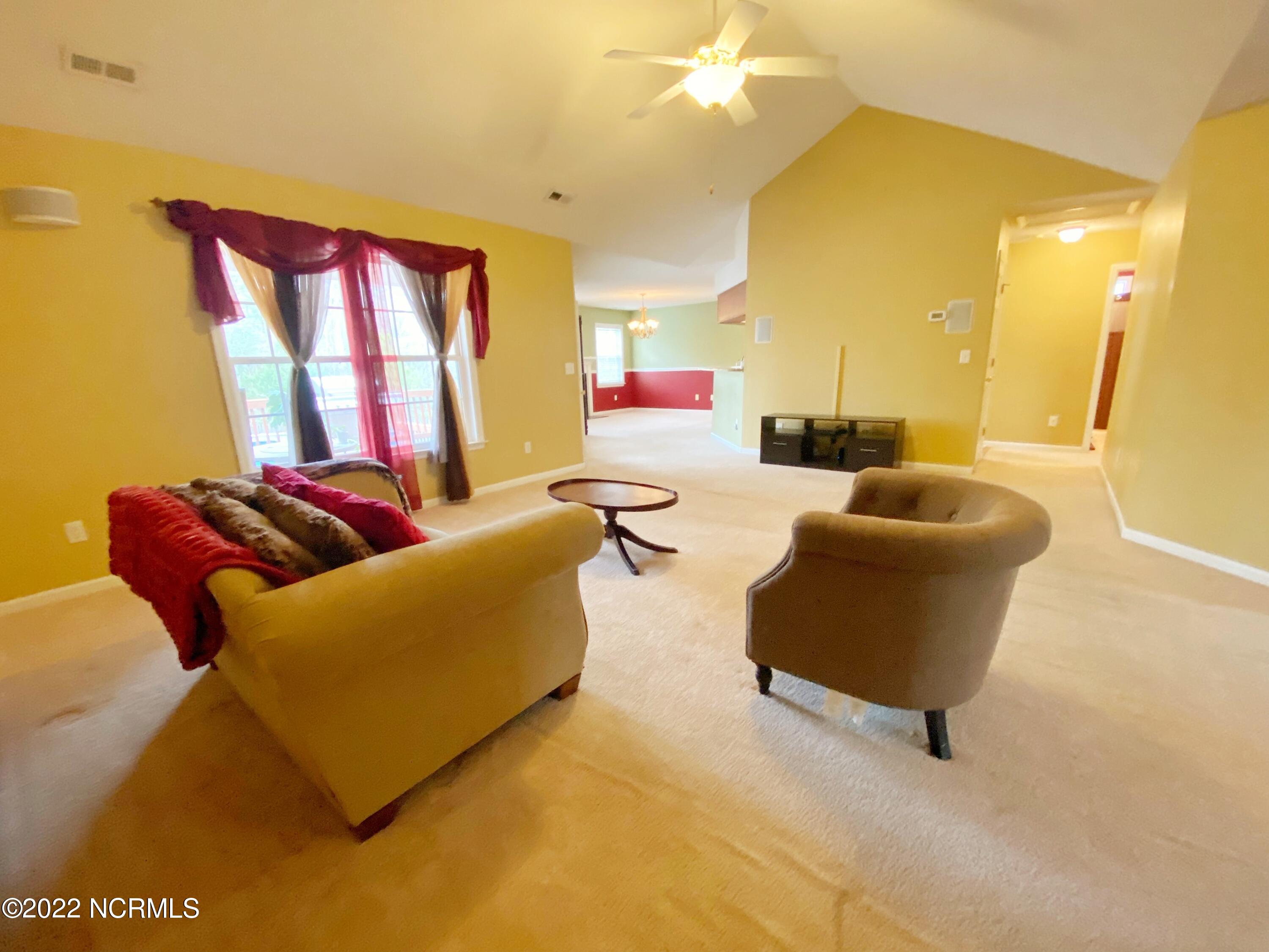 442 Ridge Road Jacksonville, NC 28540 - Photo 9 of 59 Livrm(1)