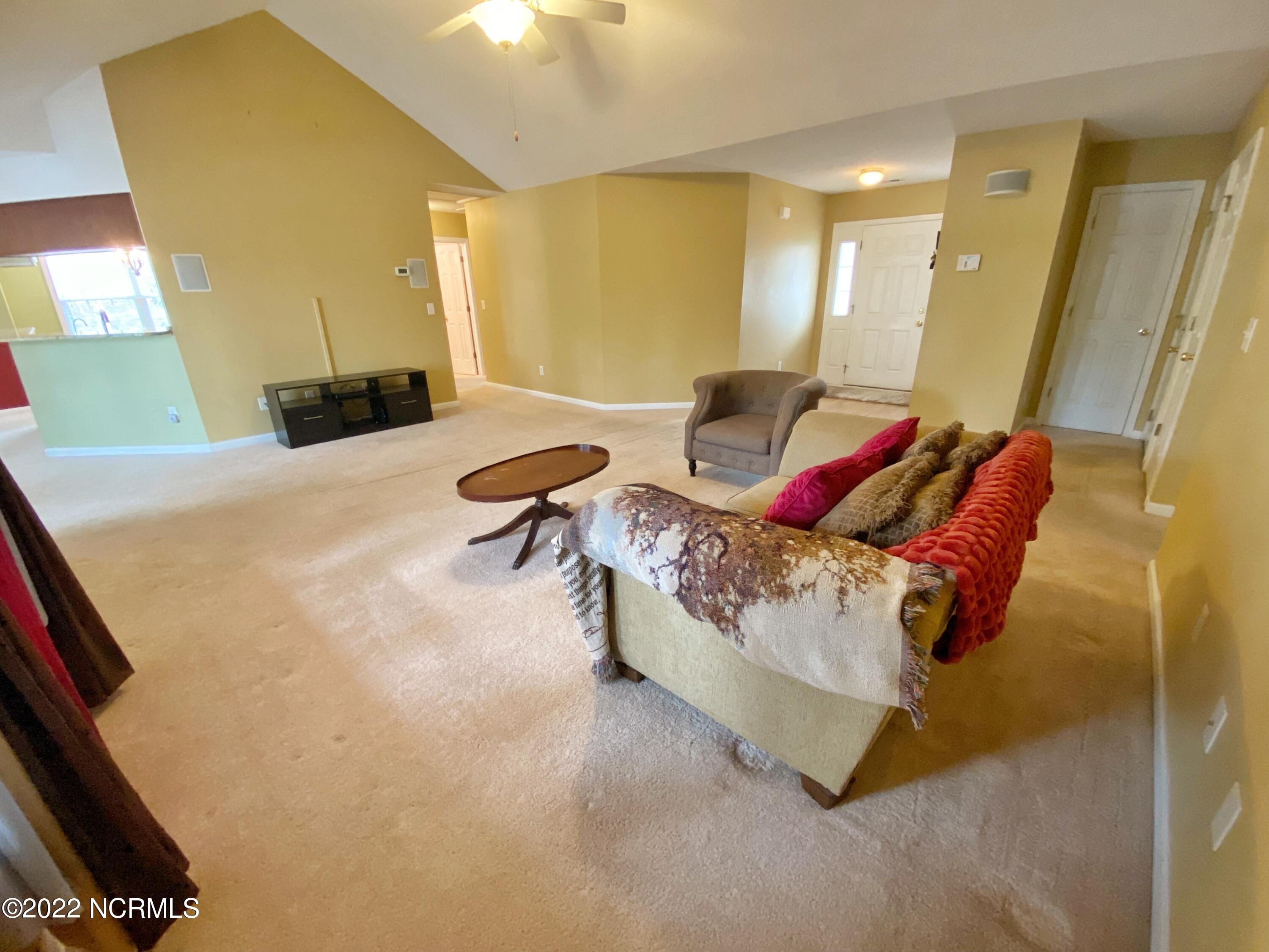 442 Ridge Road Jacksonville, NC 28540 - Photo 10 of 59 Livrm(2)