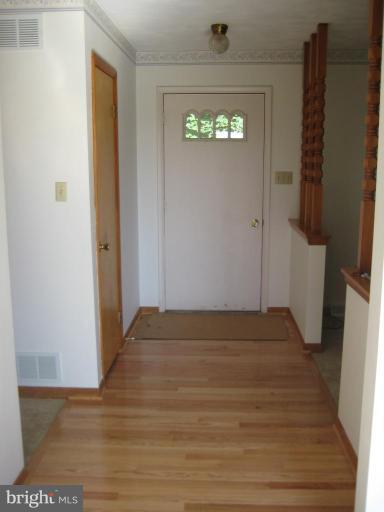 12005 Lucey Road Thurmont, MD 21788 - Photo 4 of 8 Entrance / Foyer