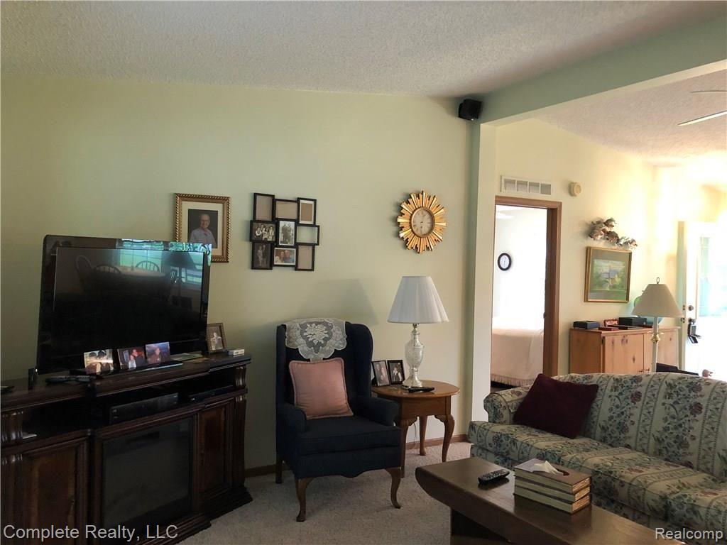 12404 Lake Road Montrose, MI 48457 - Photo 7 of 33 2018-08-11 18.03