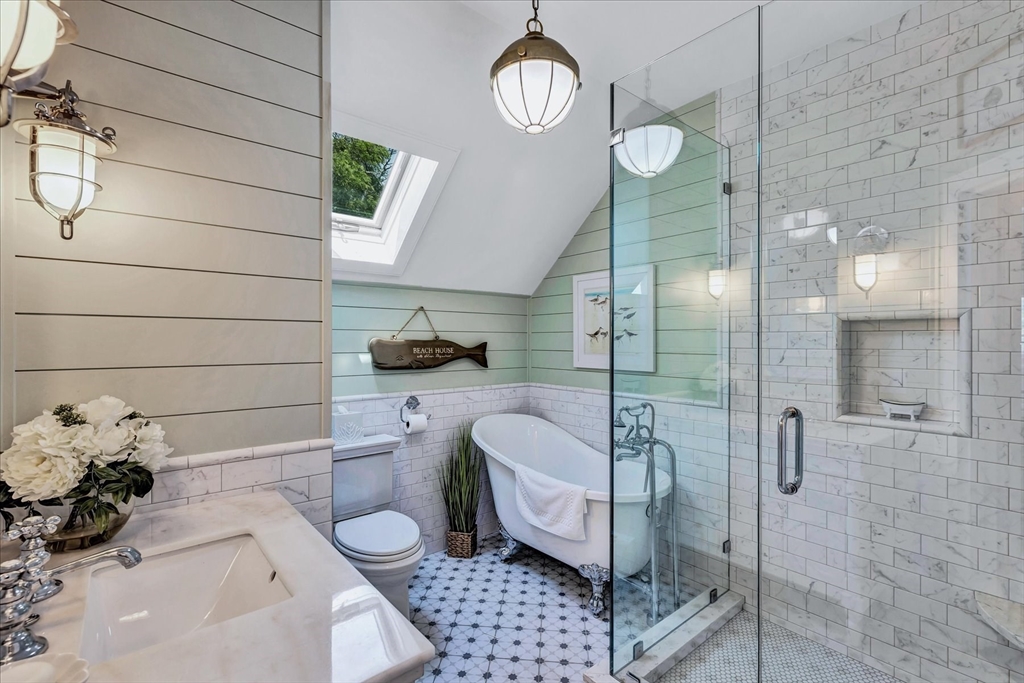 21 Milestone Way, Unit 620 Mashpee, MA 02649 - Photo 20 of 28 a bathroom with a toilet a sink and shower
