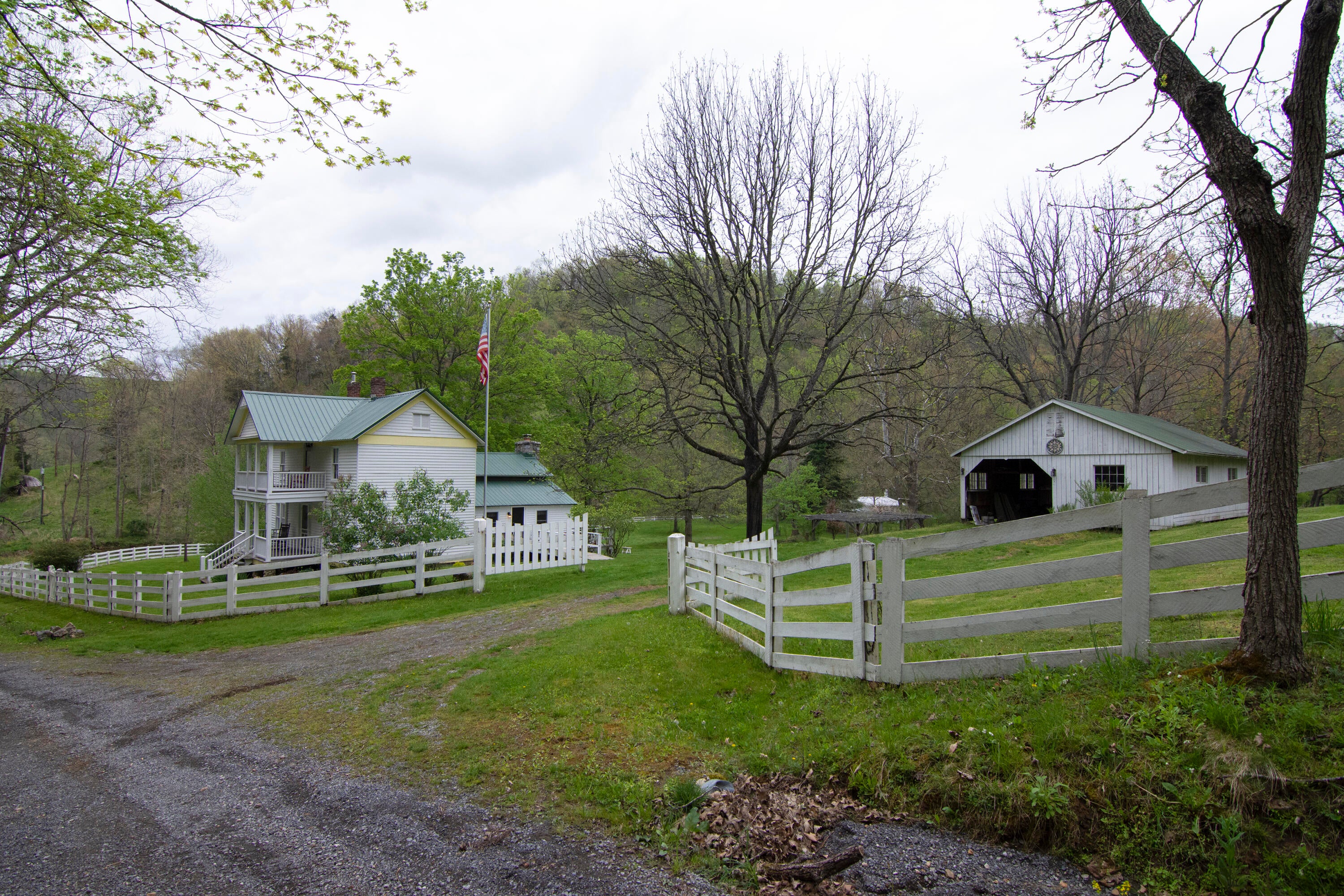 926 Rodgers Mill Road Sinks Grove, WV 24976 - Photo 4 of 31 Gallery Image 4