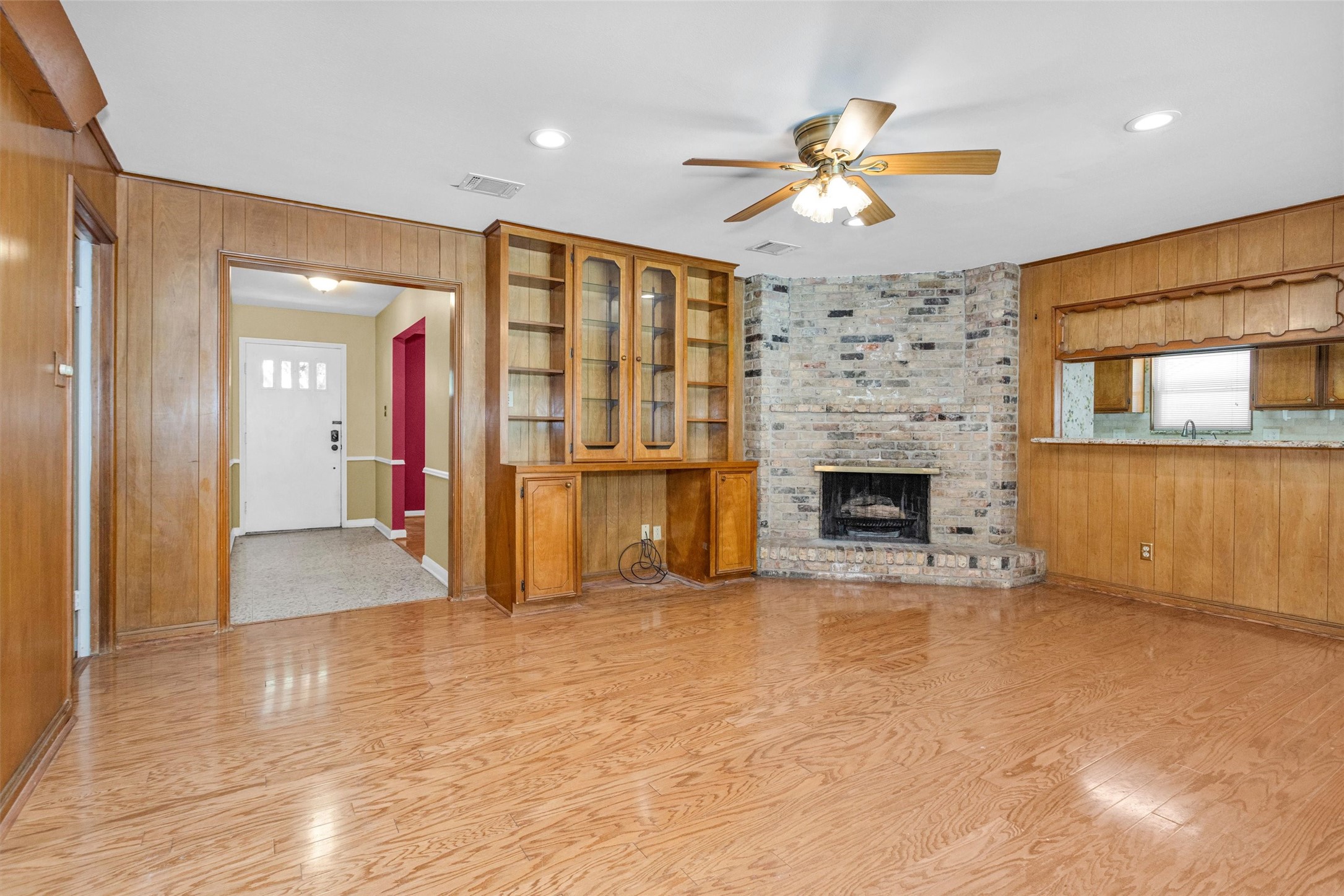 2531 Hollow Hook Road Houston, TX 77080 - Photo 14 of 45 Gallery Image 14