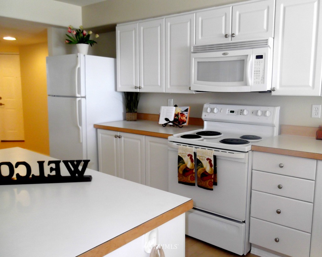 2522 Rucker Avenue, Unit 304 Everett, WA 98201 - Photo 5 of 21 Gallery Image 5