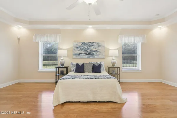 a black and white photo of a living room