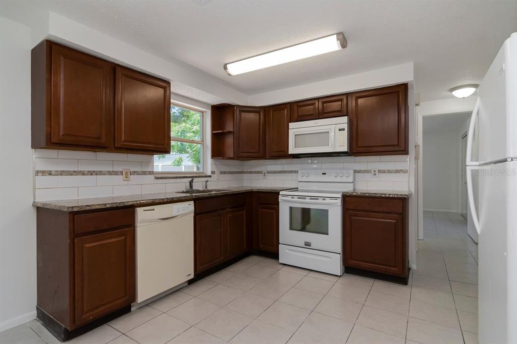7908 Rusty Oak Drive New Port Richey, FL 34653 - Photo 11 of 38