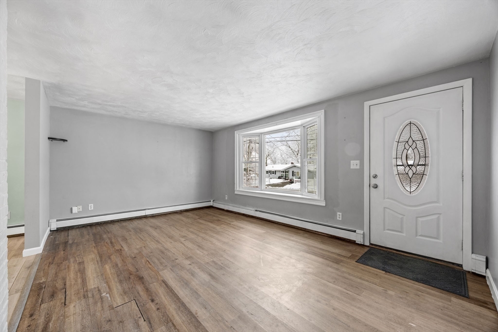 21 Ellen Road Brockton, MA 02302 - Photo 4 of 17