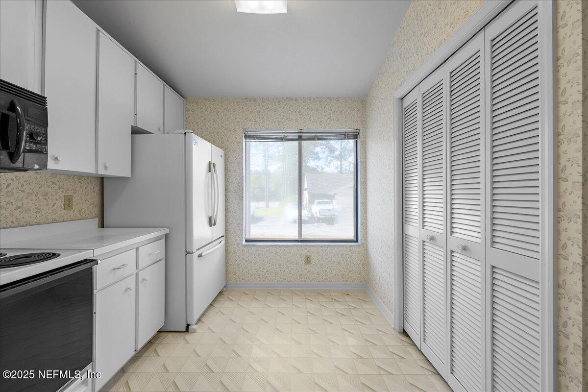 3726 Northwest 53rd Road Gainesville, FL 32653 - Photo 6 of 36 a kitchen with stainless steel appliances a refrigerator sink and cabinets