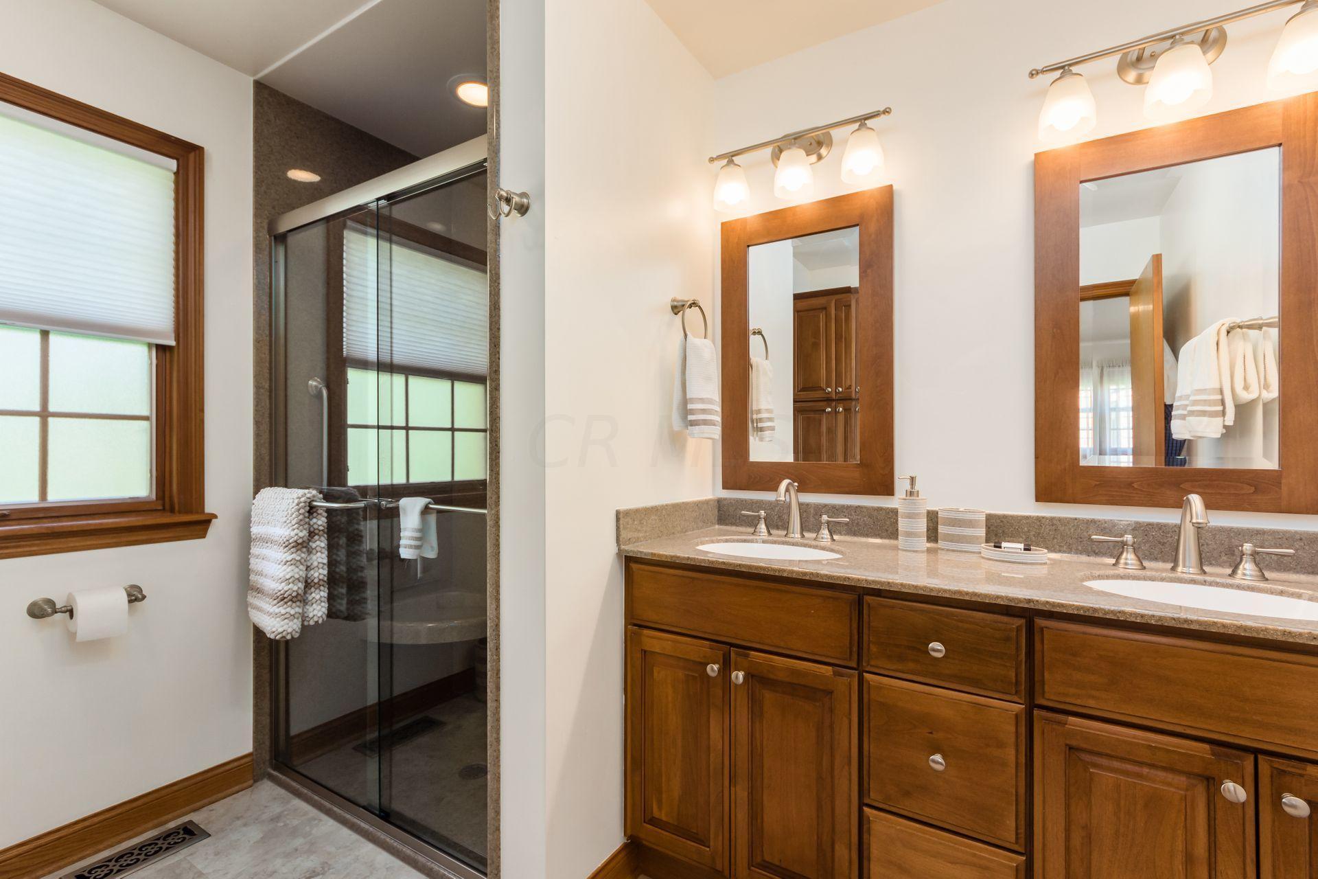 1794 Harwitch Road Columbus, OH 43221 - Photo 14 of 33