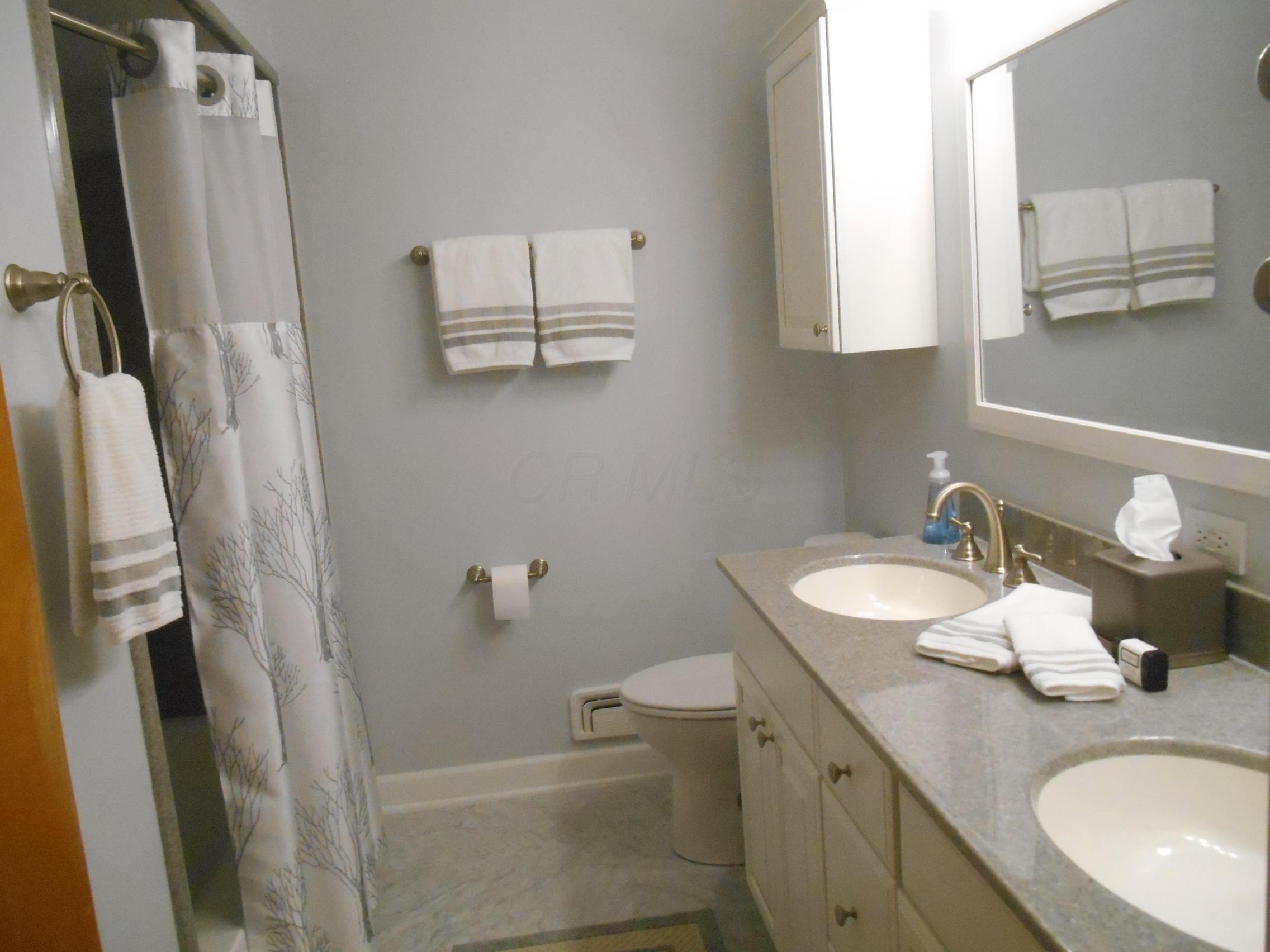 1794 Harwitch Road Columbus, OH 43221 - Photo 16 of 33