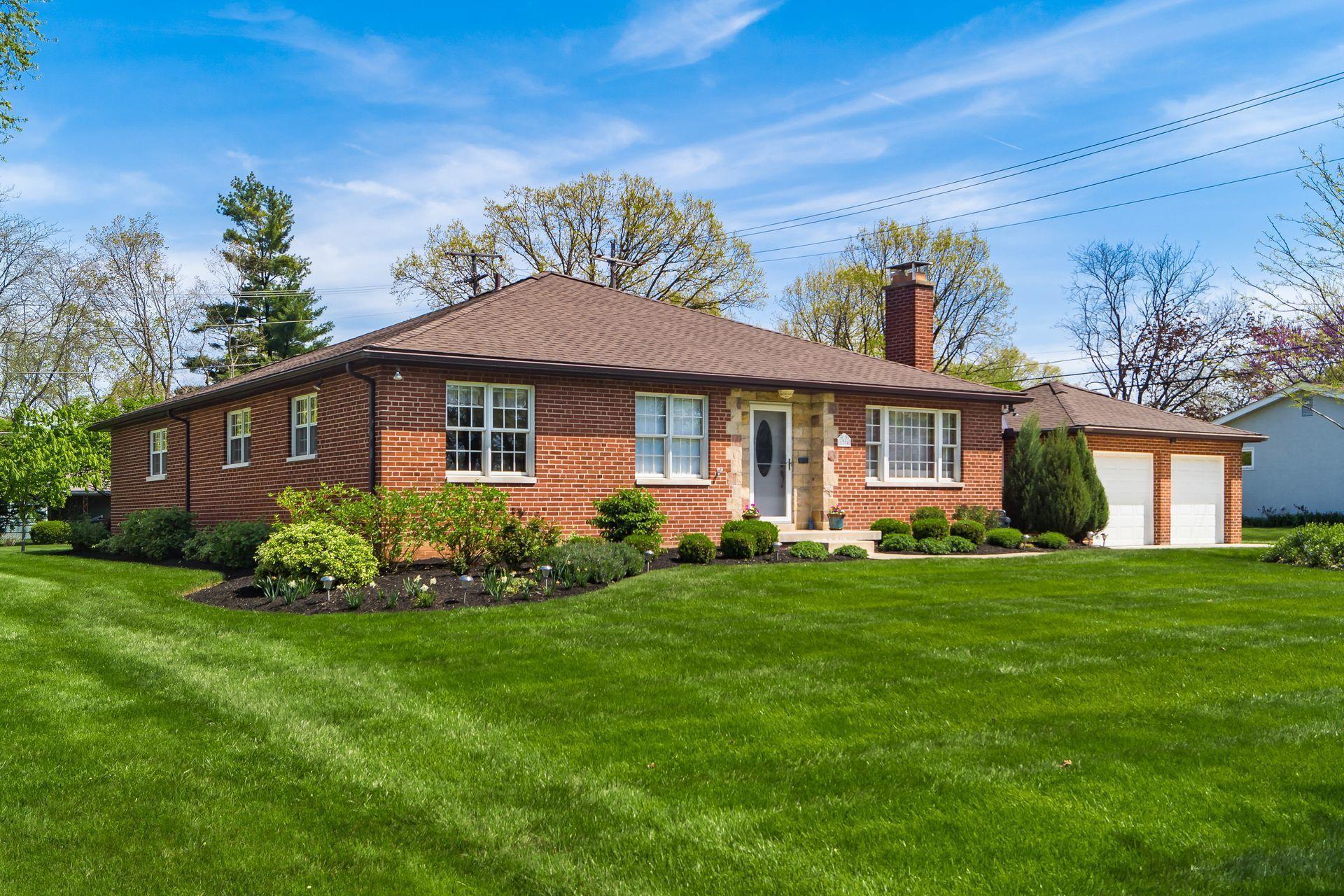 1794 Harwitch Road Columbus, OH 43221 - Photo 2 of 33