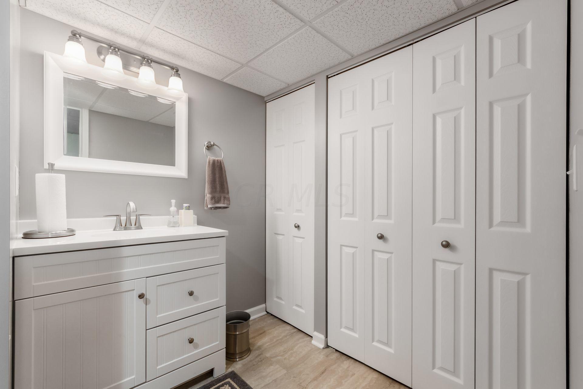1794 Harwitch Road Columbus, OH 43221 - Photo 26 of 33