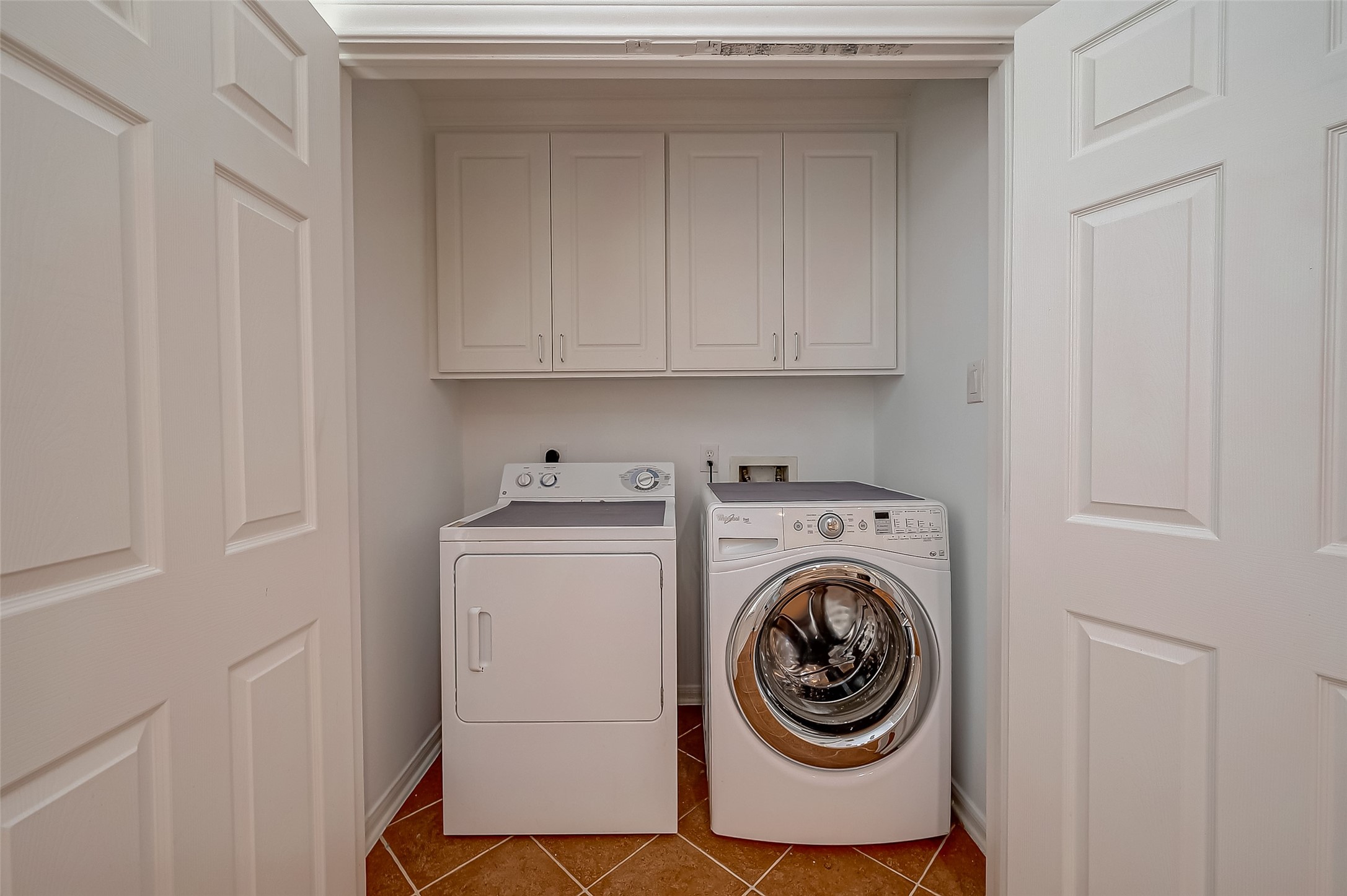 1507 Roy Street Houston, TX 77007 - Photo 19 of 20 a utility room with dryer and washer