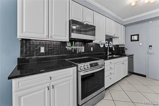 $299,000 | 900 South Hanley Road, Unit 7E, Clayton, MO 63105