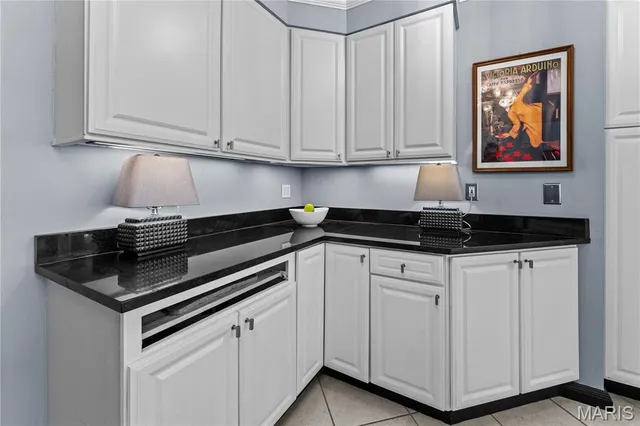 $299,000 | 900 South Hanley Road, Unit 7E, Clayton, MO 63105