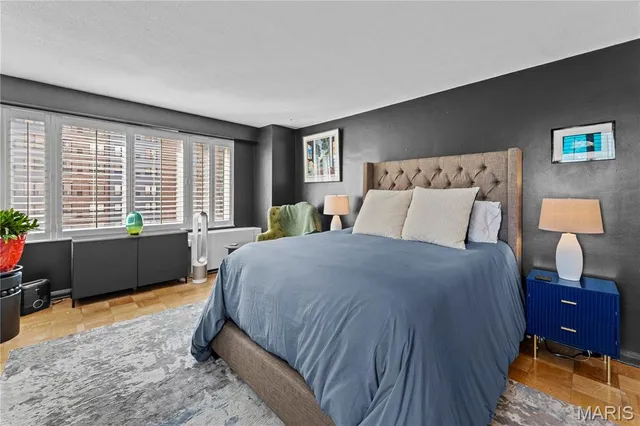 $299,000 | 900 South Hanley Road, Unit 7E, Clayton, MO 63105