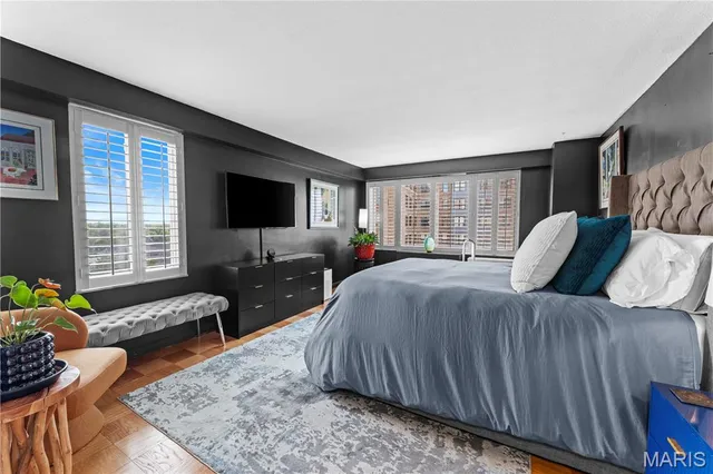 $299,000 | 900 South Hanley Road, Unit 7E, Clayton, MO 63105