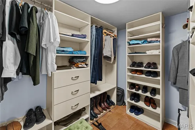 $299,000 | 900 South Hanley Road, Unit 7E, Clayton, MO 63105