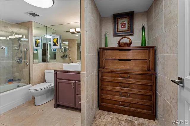 $299,000 | 900 South Hanley Road, Unit 7E, Clayton, MO 63105