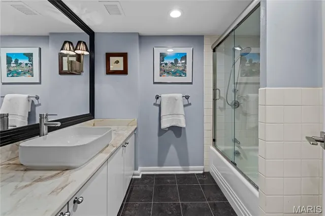 $299,000 | 900 South Hanley Road, Unit 7E, Clayton, MO 63105