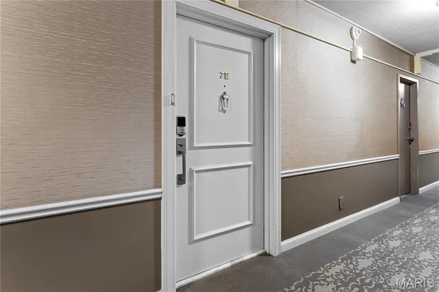 $299,000 | 900 South Hanley Road, Unit 7E, Clayton, MO 63105