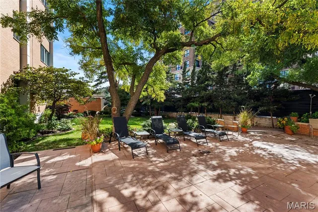 $299,000 | 900 South Hanley Road, Unit 7E, Clayton, MO 63105