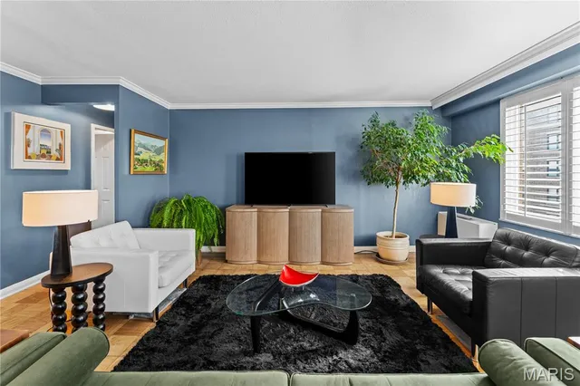 $299,000 | 900 South Hanley Road, Unit 7E, Clayton, MO 63105