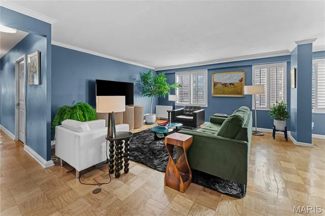 $299,000 | 900 South Hanley Road, Unit 7E, Clayton, MO 63105