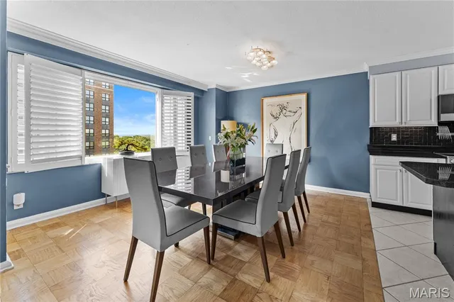 $299,000 | 900 South Hanley Road, Unit 7E, Clayton, MO 63105