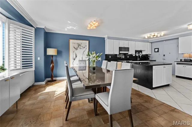 $299,000 | 900 South Hanley Road, Unit 7E, Clayton, MO 63105