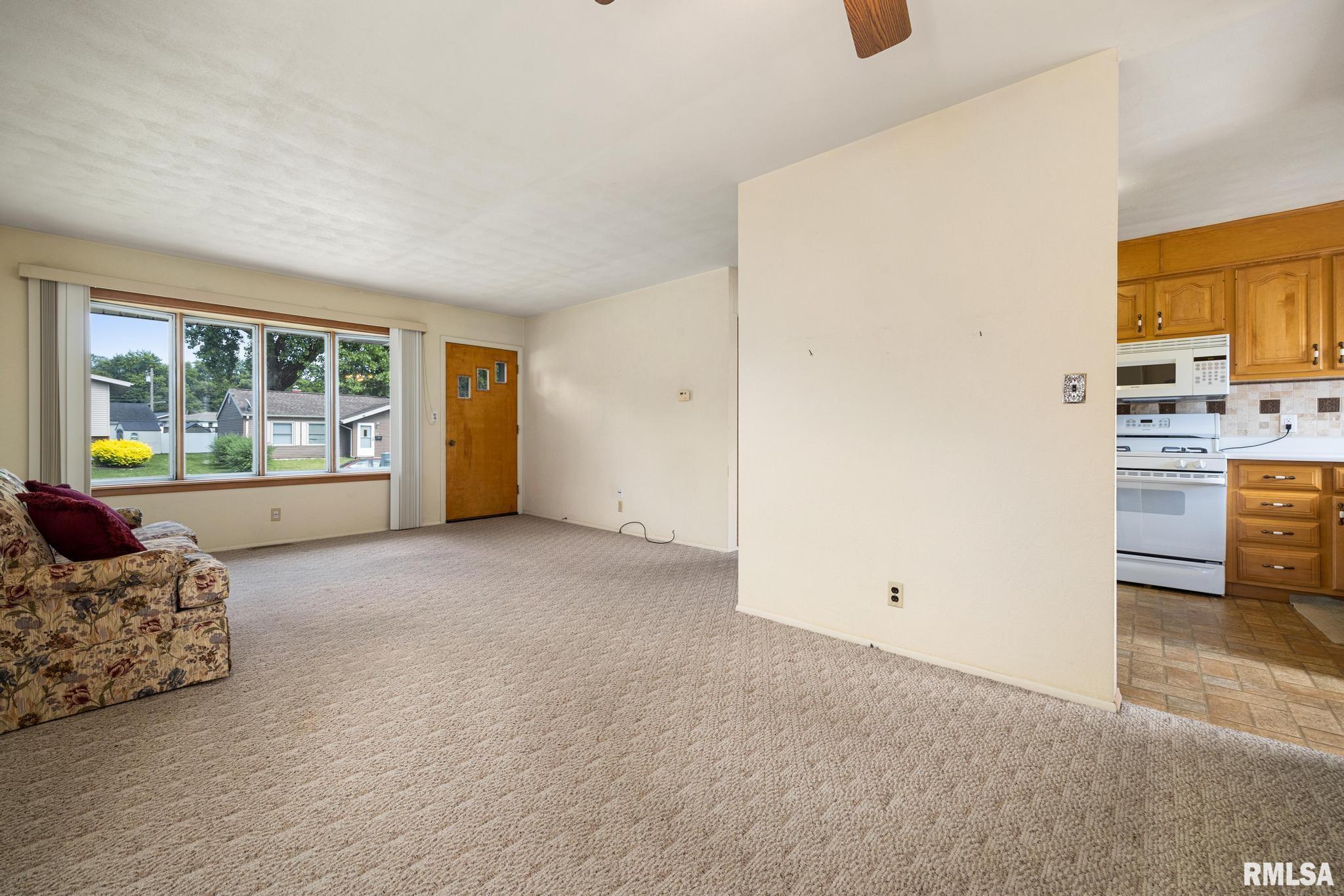 411 Manor Street Pekin, IL 61554 - Photo 7 of 29