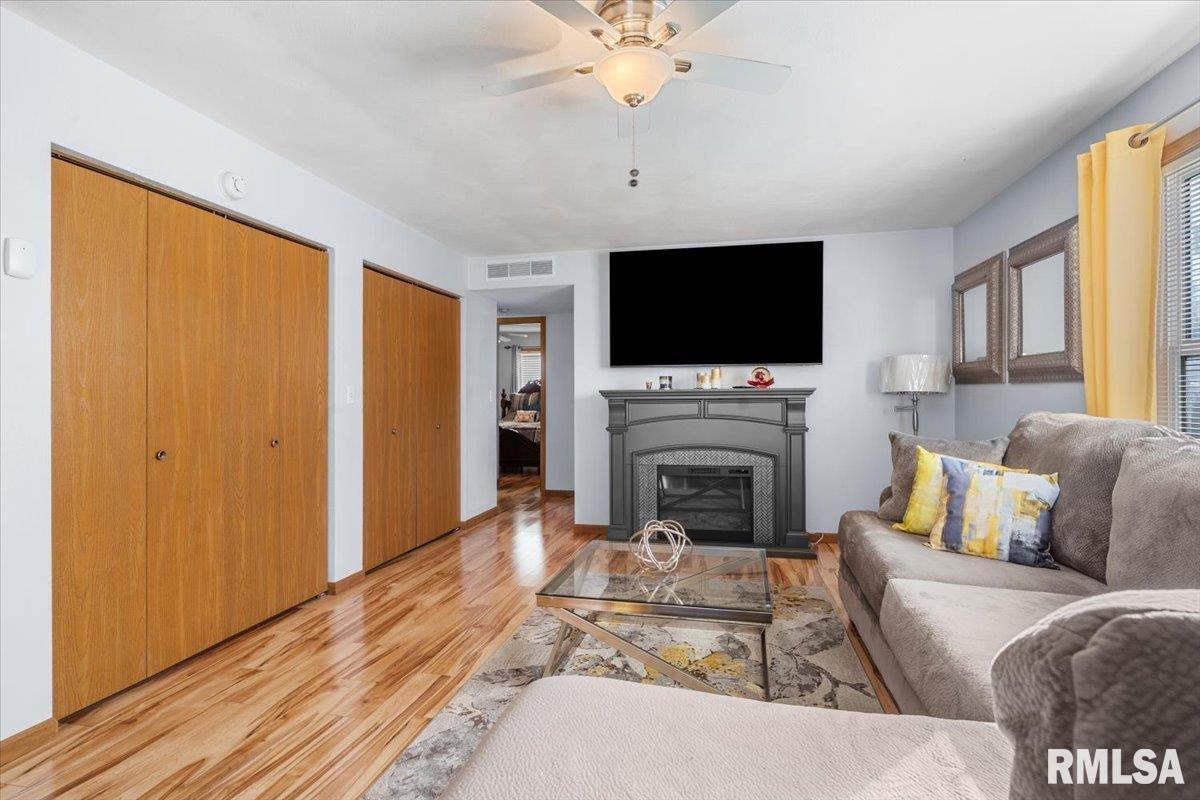 3008 Dunwich Street Springfield, IL 62702 - Photo 3 of 23
