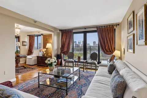 $395,000 | 48 Groveland Terrace, Unit 313, Minneapolis, MN 55403