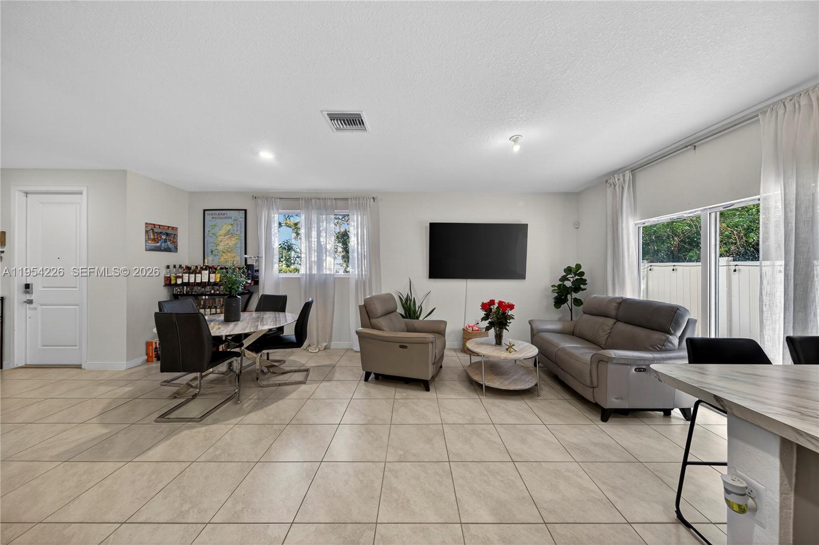 1707 Southeast 9th Terrace Homestead, FL 33034 - Photo 5 of 17