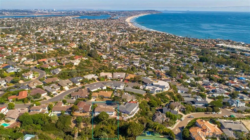 918 Sandpiper Place La Jolla, CA 92037 - Photo 3 of 25 an aerial view of a house